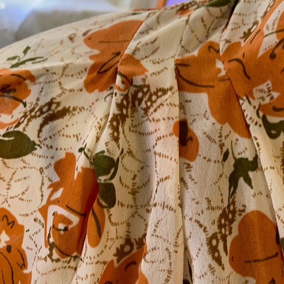 Floral cover up/topper. Sheer. Nice shoulder pleats! - Picture 2 of 5